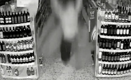Jaf cu final dureros hoțul a căzut prin tavanul unui supermarket VIDEO 
