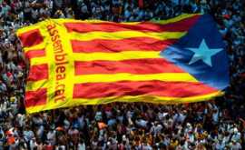 Catalanii își aleg azi parlamentul regional