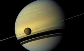 Satelitul Saturnului seamănă mai mult cu Pămîntul decît se credea anterior