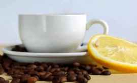 De ce e bine să pui zeamă de lămîie în cafeaua de dimineaţă