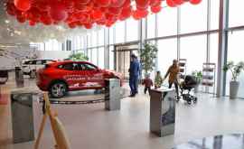 Pe 10 și 11 februarie salonul JaguarLand Rover sa transformat întrun artstudio VIDEOFOTO