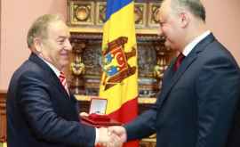 Додон наградил бывшего посла Турции в Молдове Почетным орденом