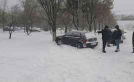 Primăria capitalei gata să ofere ajutor suburbiilor în caz de ninsori 