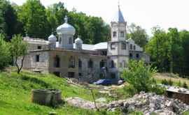 Mănăstirea Veverița un locaș în sînul naturii FOTO