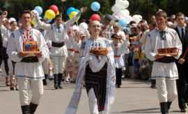 Фольклорные коллективы со всей страны съехались в Леушены