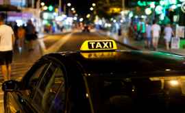 Plăcuţe informative apărute în mai multe taxiuri din ţară FOTO