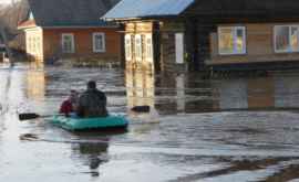 Inundaţii în Iakutia Peste 200 de case au ajuns sub ape după topirea zăpezii