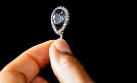 Редкий голубой бриллиант ушел с молотка на аукционе в Женеве 