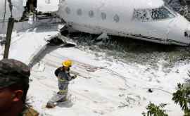 Самолет рухнул при посадке Пассажиры чудом остались живы ВИДЕО