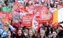 Irlandezii au votat în favoarea liberalizării legislației privind avorturile