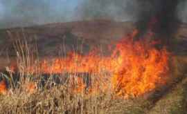Pericol de incendiu în două regiuni ale țării