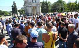 Chiril Gaburici a ieşit în faţa şoferilor protestatri din PMAN