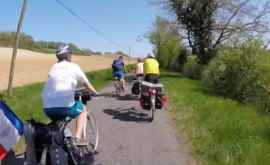 Cinci tineri din Franța pornesc întro călătorie pe biciclete spre Moldova