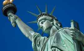 SUA O femeie sa căţărat pe Statuia Libertăţii