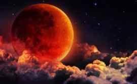 Eclipsa de lună văzută pe Internet FOTO