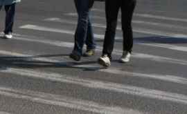 Маршрутка едва не сбила подростка на пешеходном переходе ВИДЕО