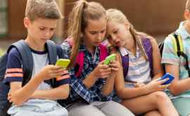 Franța a adoptat o lege care interzice telefoanele mobile în şcoli şi licee