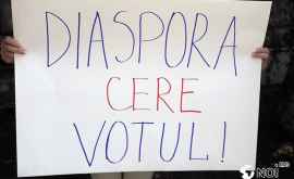 Moldovenii din diasporă au protestat la sediul CEC VIDEO
