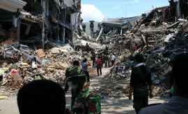 Очевидцы сняли на видео разрушительное землетрясение в Индонезии ВИДЕО