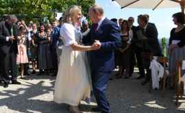 Танец жениха и невесты Владимир Путин рядом с главой австрийской дипломатии Карин Кнайсль ВИДЕО