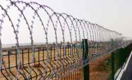 Bulgaria a înălţat un gard de sîrmă ghimpată la frontiera cu România