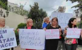 Angajații liceului Orizont cer ajutorul diplomaților străini de la Chișinău