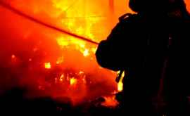 Un incendiu a mistuit un garaj din sectorul Rîșcani al Capitalei
