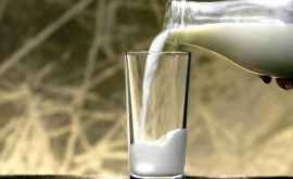 De ce e bine să îți începi ziua cu un pahar de lapte