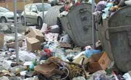 Груды мусора на одной из улиц Дурлешт