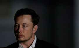 Elon Musk va demisiona din funcţia de preşedinte al companiei Tesla