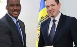 Новый посол США в Молдове представил копии верительных грамот