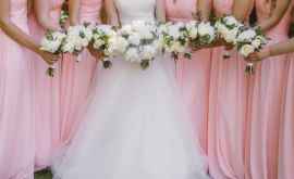 În Australia mireasa lea interzis prietenelor să vină la nuntă în rochii