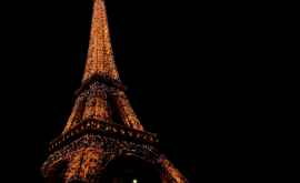 Turnul Eiffel trece la vînzare 
