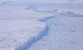 От Антарктиды откололся еще один огромный айсберг ФОТО