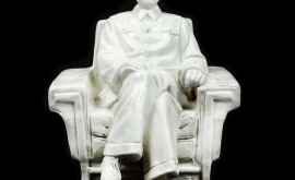 O statuetă din porțelan a lui Mao Zedong a fost scoasă la licitație