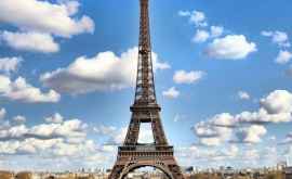 25 de scări de la Turnul Eiffel vîndute contra unei sume uriașe