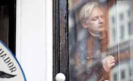 Ecuadorul îi cere lui Assange să părăseacă ambasada sa din Londra