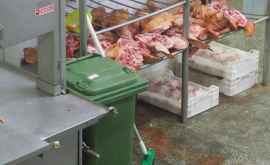 Carne păstrată în condiţii insalubre care urma să ajungă pe mesele oamenilor