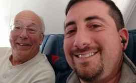 Un tată șia cumpărat șase bilete de avion pentru a petrece timp cu fiica lui stewardesă