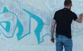 Парень из Алжира тайно занимающийся граффити ВИДЕО