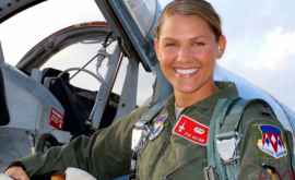 SUA Prima femeiepilot din fruntea echipei de acrobaţii aeriene a fost demisă