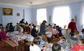 În școlile și spitalele din țară ajung sucuri contrafăcute din Ucraina