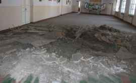 В бельцкой школе обвалился потолок ФОТО