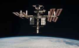 Cosmonauţi ruşi pe orbită pentru a curăţa hublourile ISS