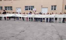 În Chișinău a fost făcută Cea mai mare felicitare de ziua copiilor