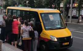 Participanții la mitingul PDM transportați cu microbuze cumpărate de Șor FOTO