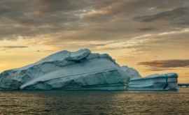 Гренландия Два миллиарда тонн льда растаяли за один день