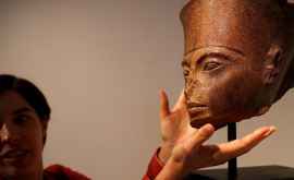 O sculptură a lui Tutankhamon sa vândut cu 53 milioane de euro