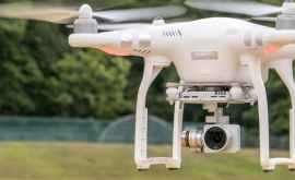 Zece persoane pasionate de drone sau întrecut întrun concurs