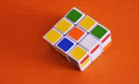 Rețeaua neuronală a învățat cum să rezolve un cub Rubik în 20 de mișcări